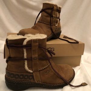 UGG Cove Booties EUC